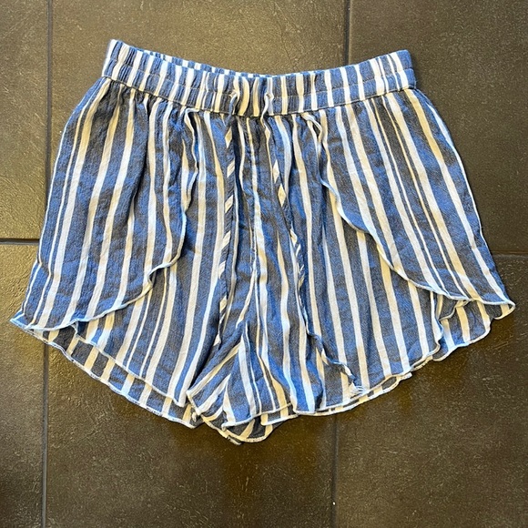 American Eagle Outfitters Pants - American eagle shorts